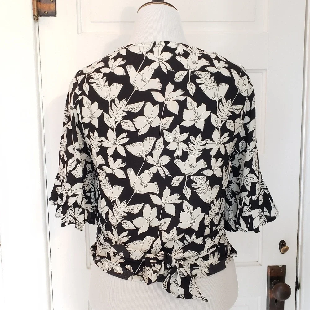 Black and white floral wrap top NWT - Picture 4 of 7